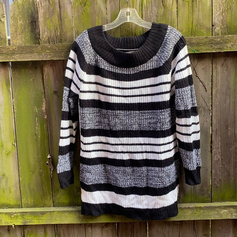 Jason Maxwell sweater sz. S